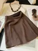 Falda Midi Casual Versátil de Gamuza Retro Corte A para Mujer Otoño 2026 Nueva Cintura Alta Ajustada Anti-Exposición