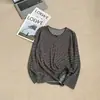Nova coleção Outono/Inverno 2026: Camisa básica de manga comprida com botões e listras, Camiseta fina estilo Henley para usar por cima, Top versátil para mulheres