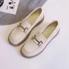 Mocasines de piel suave para mujer, nuevo modelo otoño 2026, zapatos para mamá, zapatos sin cordones de suela gruesa, zapatos pequeños de piel versátiles estilo británico