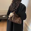 Bolso de cubo de leopardo retro de nicho para mujer, nueva colección de otoño 2026, sofisticado y elegante, perfecto para ir al trabajo, bolso de hombro o bolso de axila