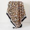 Lenço de Seda Estampado de Leopardo Mais Vendido Transfronteiriço 90*90cm Lenço Quadrado Grande Lenço de Seda Falsa Lenço de Cabeça Casual Feminino