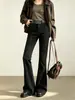 Jeans feminino slim fit, moderno, com cintura elástica, nova coleção outono/inverno 2026, levemente flare, cintura alta, modelagem que emagrece e calça flare stretch