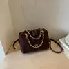 Bolso acolchado de gamuza de alta gama para mujer, nuevo y moderno 2026, bolso de hombro y bandolera vintage de lujo ligero de nicho para verano