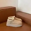 Botas de nieve cortas de suela gruesa para mujer, nuevo estilo de invierno 2025, forradas de felpa y engrosadas para abrigar, Zapatos de algodón para la nieve de caña baja Sangpo Noreste
