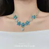Set de Collar y Pendientes de Flor de Diamante Azul Brillante de Lujo Ligero y Gama Alta Exquisito Diseño de Nicho Cadena para Clavícula Accesorios de Vestido