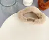 Clip de Felpa Nube de Imitación de Piel de Conejo para Otoño e Invierno Clip Versátil para el Cabello Clip Grande de Pelo de Piel Pinza de Tiburón para la Parte Posterior de la Cabeza