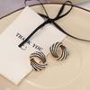 Pendientes de Celebridad de Internet de Alta Gama Sencillos con Pedrería Ultra Brillante Diseño de Nicho Sentido de la Moda Estilo Minimalista Pendientes para Mujer