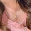 Collar de Concha en Polvo con Colgante de Cruz Estilo Buchi Italiano Hecho a Mano Cepillado Moda Lujo Ligero de Alta Gama con Incrustaciones de Diamantes para Mujer