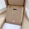 [Acero Inoxidable de Cuerpo Completo] Diseño de Nicho Geométrico Luna Estrella Colgante Sencillo Cadena Corta para Clavícula Estilo Coreano Viento Frío Cuello