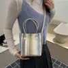 Bolso cubo tejido de paja de nicho al por mayor para mujer, nuevo estilo verano 2026, con bloques de color, bolso de hombro de lujo ligero, bolso cruzado versátil