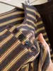 Cuello semibierto, color contrastante, cuello redondo bajo, camiseta de manga larga a rayas para mujer, nuevo estilo de principios de otoño, corte ajustado, top versátil para usar como base