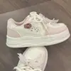 Tênis Brancos de Gatinho Fofo para Mulheres 2026 Novos Versáteis de Nicho Sapatos Esportivos Planos para Estudantes Leves Casuais Mocas