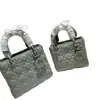 Nuevos Bolsos de Moda Venta Caliente Bolso de Mano Lady Dior Acolchado Mate para Mujer con Broches Plateados y Dorados, Para Llevar en la Mano y Cruzado, Moderno y Versátil, Disponible en Cinco Colores