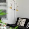Lámpara de pie color crema de estilo francés vintage, adecuada para salas de estar, dormitorios, mesitas de noche y estudios; ajustable, minimalista y crea una atmósfera sofisticada y retro