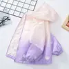 Chaqueta para Niña Primavera y Otoño 2025 Nueva Chaqueta Degradada Top Infantil Abrigo Elegante Cortavientos Moderno