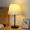Luminária de Mesa para Quarto Escandinavo Celebridade da Internet Alta Aparência Luminária de Mesa Ins Romântica Luxo Acessível Decoração Simples de Mesa de Cabeceira Luz Noturna