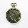 Venta al por mayor del fabricante Tapa abatible hueca retro Reloj de bolsillo Creativo Reloj para hombre y mujer Estudiante Reloj de cuarzo Reloj para colgar para ancianos Esfera grande