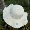 Chapéu de Palha de Ráfia com Guirlanda Floral, Chapéu de Crisântemo Tecido à Mão para Mulheres, Chapéu de Sol Versátil de Aba Larga para Proteção Solar em Passeios de Verão e Férias