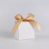 Caja pequeña de dulces de boda en blanco estilo europeo con cinta, caja de embalaje para regalo de fiesta de cumpleaños con lazo