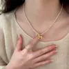 Collar de Perlas Pony Dorado para Mujer Lujo Accesible de Gama Alta Cadena para Suéter Accesorios para el Cuello Otoño e Invierno 2025 Nuevo