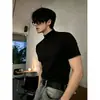 Diseñada con un Cuello Cruzado, Hombros Normales Mangas Cortas, Camiseta Americana Elegante de Alta Gama para Hombre Ajustada, Marca de Verano de Moda Manga Corta