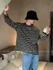 Camiseta de Manga Larga a Rayas con Bloques de Color Negro y Gris para Hombre, Atuendo Estilo Coreano de Otoño, Corte Relajado Perezoso, Capa Interior Suelta, Top Casual