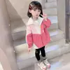 Jaqueta de Roupa para Meninas Primavera e Outono Bebê Estilosa Personalidade Infantil Marca Tendência Estilo Coreano Color Block Fashionável Jaqueta Esportiva com Capuz