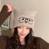 Nuevo gorro de punto bordado con orejas de gato lindo 2026 para mujer, cálido para otoño e invierno, versátil y favorecedor, con protección para las orejas