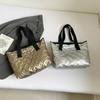Bolsa Grande para Jaqueta de Penas para Mulheres 2026 Novo Estilo Bolsa de Mão com Laço Bolsa Tote Casual Simples Bolsa de Compras para Mulheres