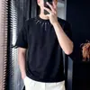 Camiseta preta de peso pesado estilo americano com ombreiras circulares de miçangas, gola pequena masculina, peso pesado, manga curta, meia-manga, branca, moderna