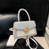 Bolso pequeño vintage estilo Hong Kong para mujer, bolso bandolera versátil de moda, bolso cuadrado pequeño de seda popular en Internet.
