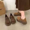 Zapatos Birkenstock de suela gruesa estilo retro para mujer, nueva colección primavera/otoño 2026, con acabado de gamuza, detalle de hebilla y diseño slip-on para fácil uso.