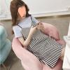 Vestido Falso de Duas Peças 2025 para Mulheres Verão Novo Listrado Suspensório Manga Curta Saia Feminina para Estudantes Estilo Coreano Solto e Tendência