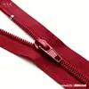Aoseng, el fabricante original, ofrece una gama completa de cremalleras de nailon de extremo abierto tamaño 5 para ropa y chaquetas, disponibles en varios colores y especificaciones, todas producidas de forma independiente.