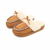 Nuevas Zapatillas de Algodón Retro con Atmósfera Invernal Parte Superior de Terciopelo de Piel de Oveja Suela 3D Antideslizante Zapatillas de Algodón para Mujer para el Hogar y el Exterior