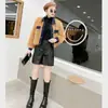 9258 Daaimaiyiyuan 2025 Primavera Nova Jaqueta Curta Jeans Patchwork Gola Lapela Manga Longa Shorts de Couro Moda Feminina
