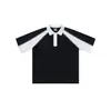 Camisa tipo polo deportiva retro de retazos en blanco y negro con mangas raglán acanaladas, corte holgado, cuello camisero, top casual para estudiantes hombres y mujeres