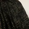 Nuevo tejido de gasa con rayas en relieve dorado y líneas geométricas, adecuado para decoraciones de bodas, cortinas, accesorios y materiales de confección.