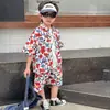 Conjunto Nuevo de Camisa Floral de Verano para Niños, Manga Corta, Delgado, Estilo Hong Kong, Ropa Moderna y Fresca para Pequeños, Conjunto de Dos Piezas para Verano