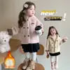 Cardigan de Pelúcia com Botões Duplos Estilo Coreano para Meninas Outono/Inverno 2026 Novo Top Espesso para Meninas Pequenas