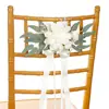 Decoração de cadeira com encosto para evento ao ar livre estilo ocidental Decoração de cadeira com flor flor amarrada flor artificial flor artificial festa de casamento plástico flor de seda