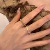 Anillo pequeño de jade de estilo chino nuevo para mujer, ligero, de lujo, moderno, combinable, de alta gama, ajustable, estilo nacional.