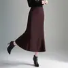 Falda negra para mujer de talla grande, nuevo estilo otoño 2026, diseño de cintura alta, falda de sirena de moda nicho, falda de longitud media moderna