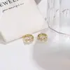 Brincos de Trevo de Quatro Folhas Micro-Incustados com Zircônia, Luxo Leve, Compactos e Delicados, Brincos para o Dia a Dia, Brincos de Nicho de Alta Qualidade com um Toque Moderno e Elegante