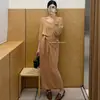 Conjunto de vestido largo de punto elegante y con estilo, talla grande, diseñado para crear una silueta estilizada y favorecedora, perfecto para un estilo sin esfuerzo