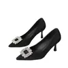 Zapatos de tacón alto de gamuza negra con pedrería para mujer, nuevos 2026 otoño profesionales de punta fina stiletto de suela blanda cómodos zapatos de trabajo para mujer