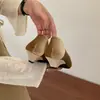 Sapatos rasos femininos de bico fino com salto baixo e sola macia em estilo retro francês, sapatos versáteis elegantes para o outono 2026, sapatos de trabalho