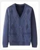 Disponible para dropshipping: Suéter cárdigan para hombre de mediana edad y ancianos, tejido de punto para otoño e invierno, ropa de otoño e invierno para papá y abuelo, forrado de polar y engrosado