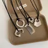Nuevo Collar con Colgante de Cordón de Cuero Sensación de Alta Gama Estilo Largo Estilo Ins Cadena para la Clavícula Sentido de Diseño de Nicho Collar de Lujo Ligero Venta al por Mayor