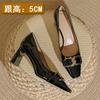 Zapatos de Tacón Alto de Tacón Grueso Francés para Mujer Rojos Zapatos de Boda 2025 Nuevos Primavera y Otoño Zapatos de Mujer Hebilla Metálica Punta Cuadrada Tacón Medio Flats